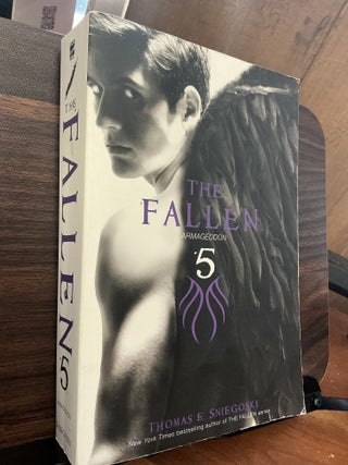 Item #1851 The Fallen. Thomas E. Sniegoski