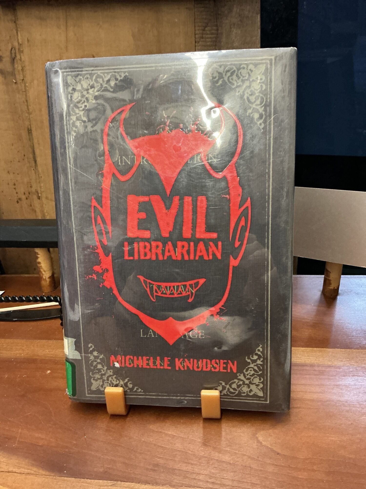 Evil Librarian | Michelle Knudsen